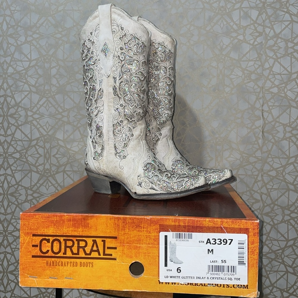 CORRAL WOMEN'S WHITE GLITTER INLAY WESTERN BOOTS
Original price.
$289.99